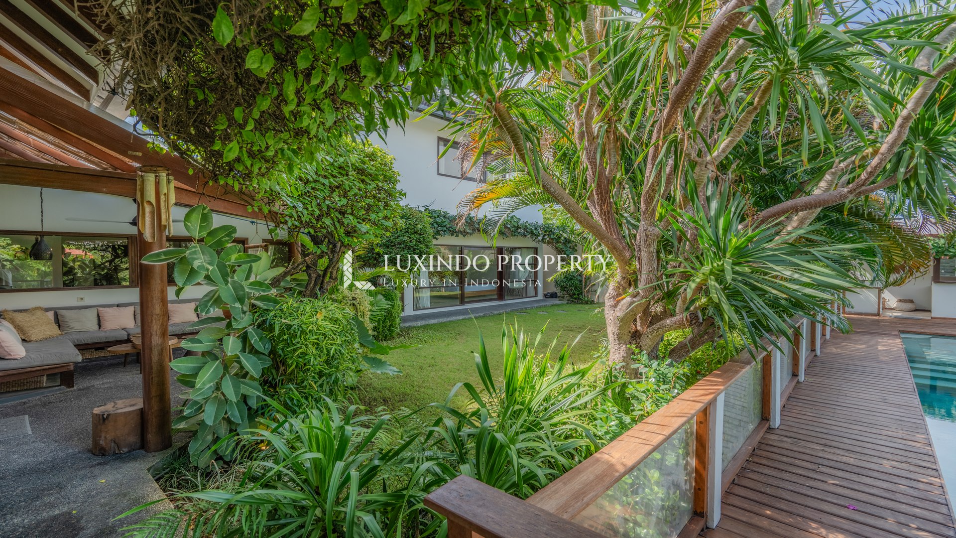 BERAWA - 4-BEDROOM FAMILY-FRIENDLY VILLA WITH SPACIOUS GARDEN IN CANGGU FOR RENT (RV450)